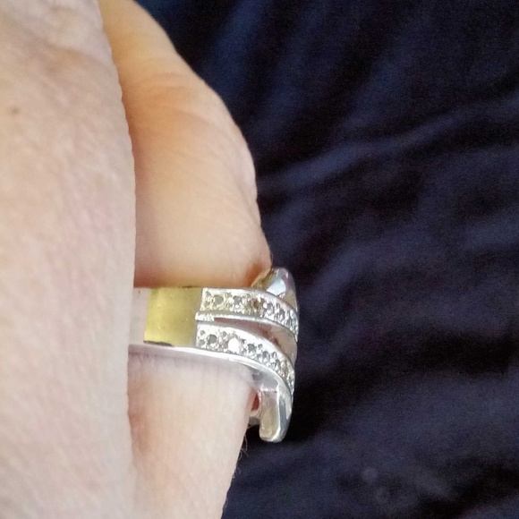 Sterling Silver Ring with Simulated Diamonds Sz 8 - Picture 4 of 4